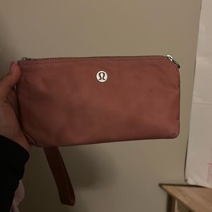 Lululemon curved wristlet wallet